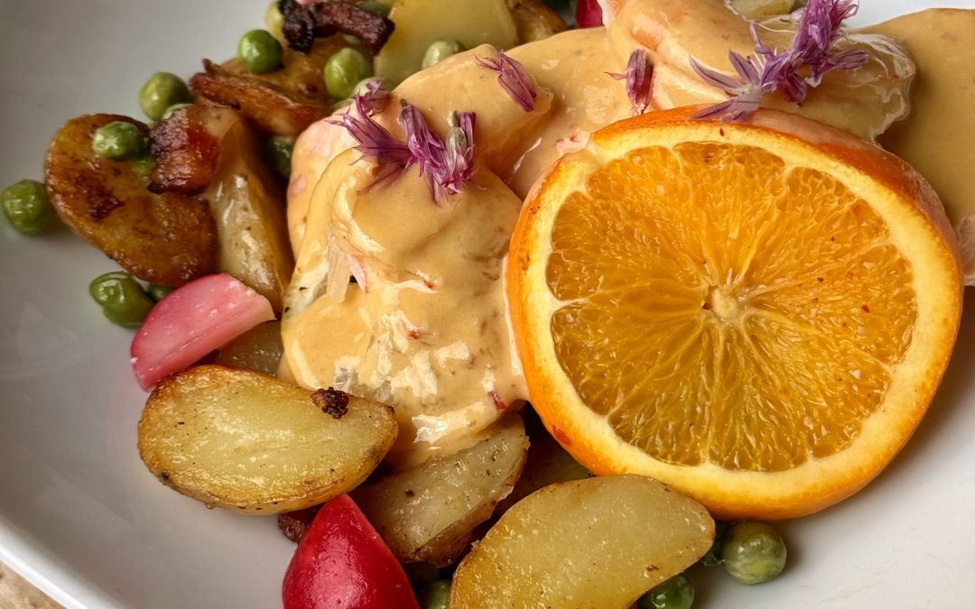 Papillote de poisson, sauce agrumes verveine, petits pois et pickles de radis roses