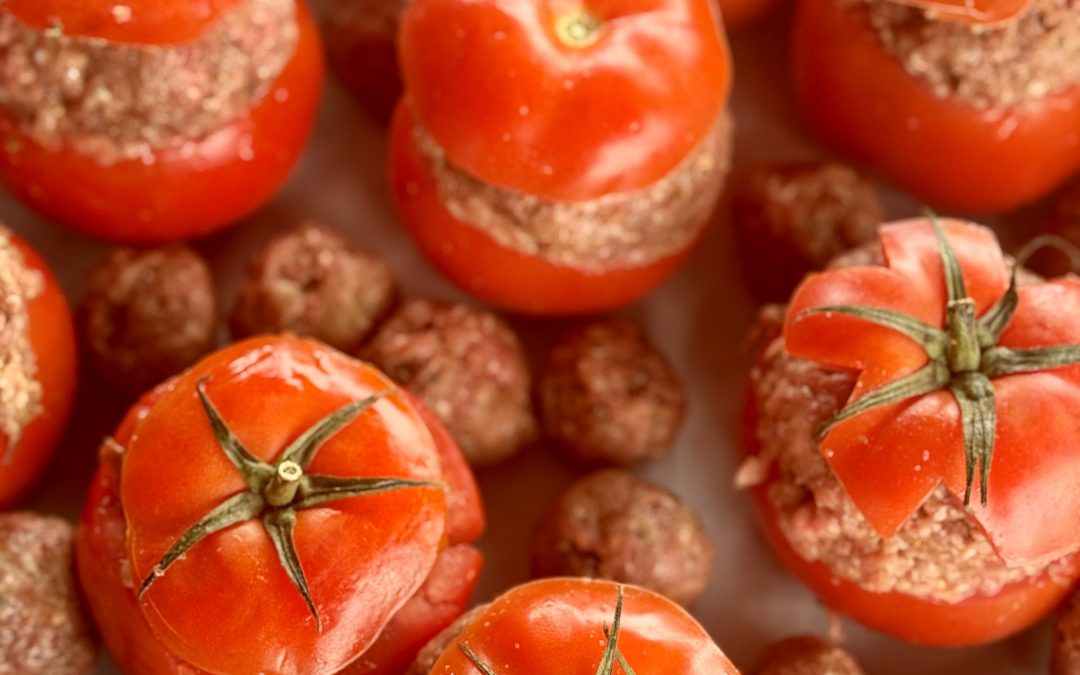 Tomates farcies au bœuf effiloché & cœur de tomates concentrées