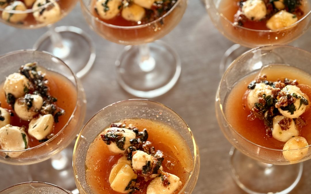 Eau de tomate en gelée & billes de mozzarella marinées