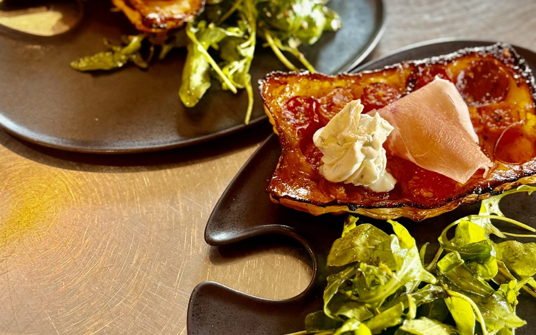 Tarte tatin de tomates cerises bicolores & crème de Mughetto