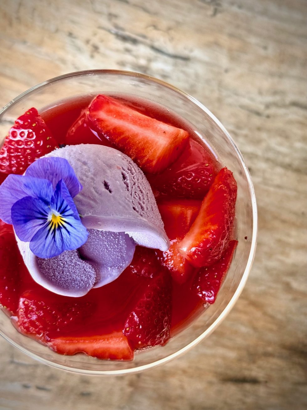 Gelée d’hibiscus aux fruits rouges & cœur de fraise | Joëlle Cuisine